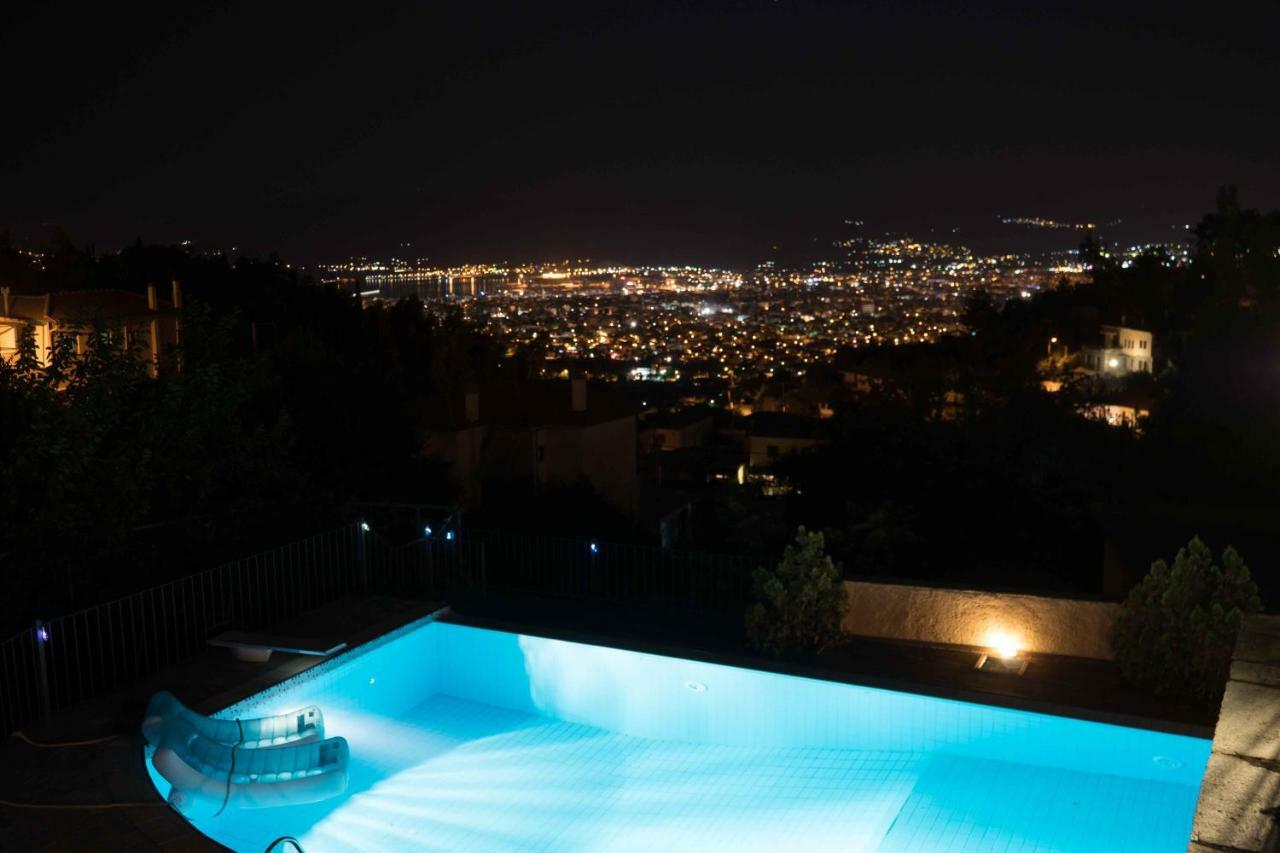 Tranquil Infinity Pool Getaway Appartamento